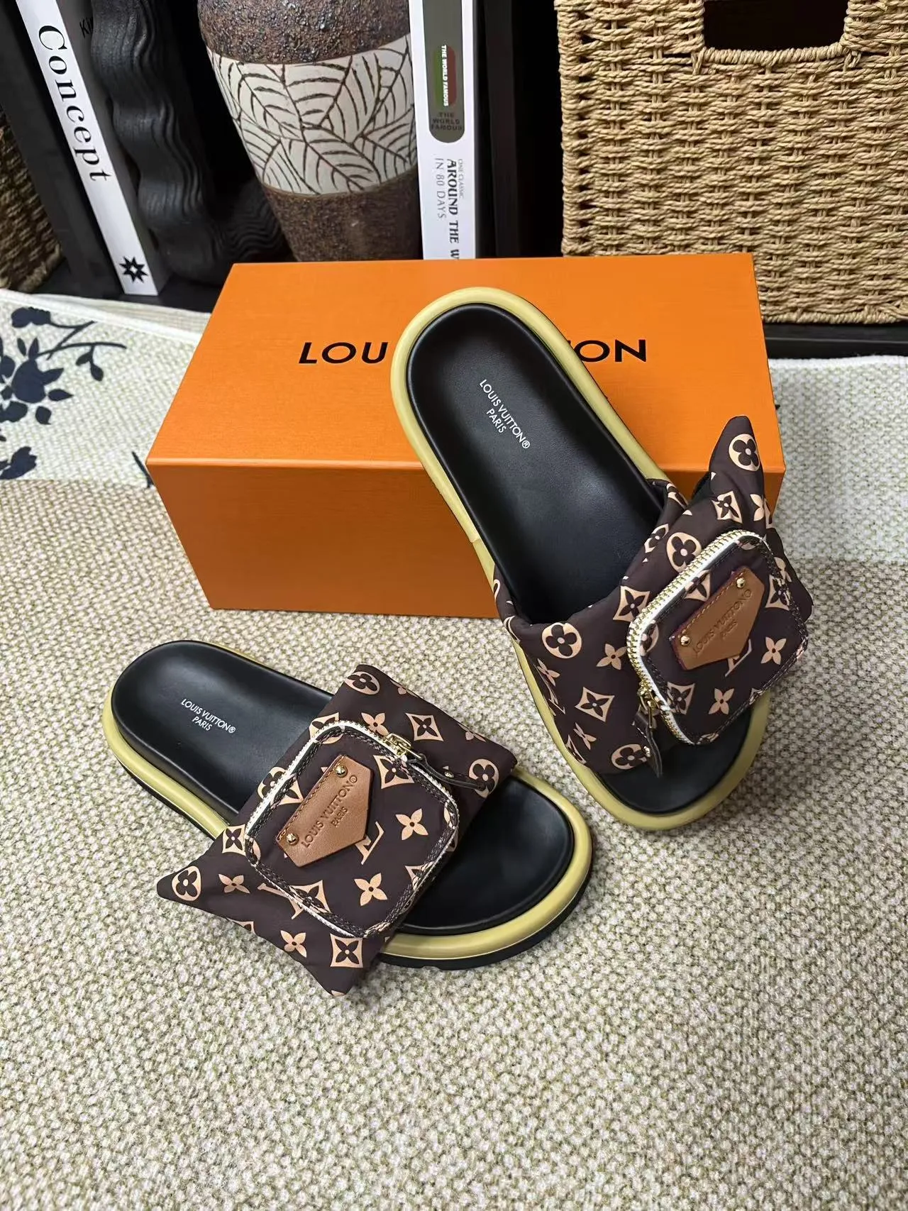 P380 yuan LV Louis Vuitton Full of high-end feel! A popular model among bloggers at home and abroad, it’s retro and fashionable, and looks stunning on your feet! Mainly recommended model on the official website★ ━━━━━ ЅᏇєєt ━━━━━ ▪️Upper: original calfskin ➕5D printing process ▪️Inner: imported mixed sheepskin ▪️Outsole: original molded foam outsole ▪️Size: Female 35-40 Men's 39-44 (women's 41 men's 45)